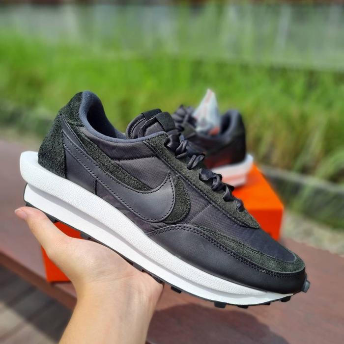 NIKE WAFFLE SACAI BLACK NYLON SNEAKERS AUTHENTIC 100%