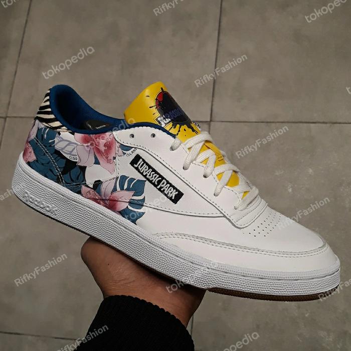 Sepatu Kasual Pria Reebok Club C 85 Jurassic Park / White GW0213