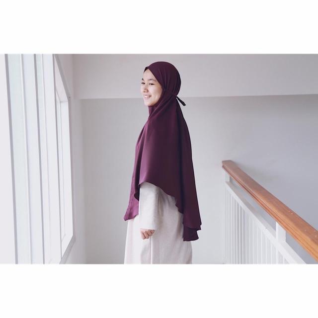 Kisah Instan Khimar Deep Plum merajut kisah oki setiana dewi hijab