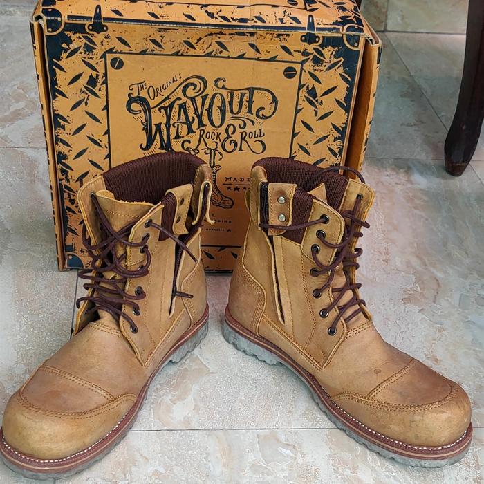 BOOTS WAYOUT LATEA SERIES - Size 44 - LIKE NEW