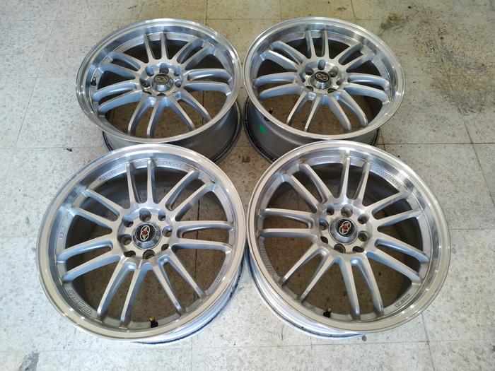 velg mobil bekas RE30 ring 17x7,5 et 40 pcd 4x100.4x114