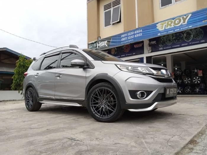 Brv Pake Velg HSR Original FG AKEGULA R18 Plus Ban ACCELERA PHI 225/45