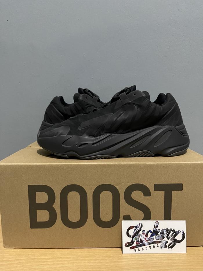 Adidas Yeezy Boost 700 MNVN Triple Black ORIGINAL