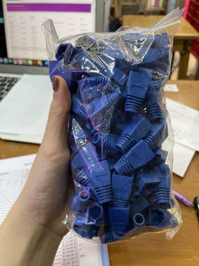 Plug boot biru cat 5