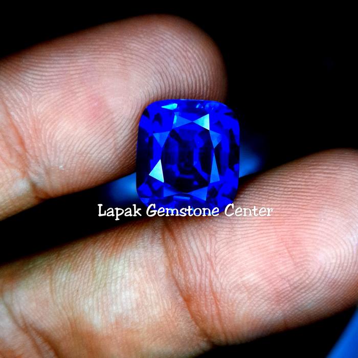 Batu Permata Vivid Royal Blue Sapphire Asli Catam Top Kristal Berkelas