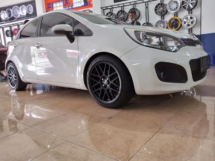 Paket velg mobil Kia rio ring 17 HSR RAIS1 plus Ban Acelera 205 45 r17