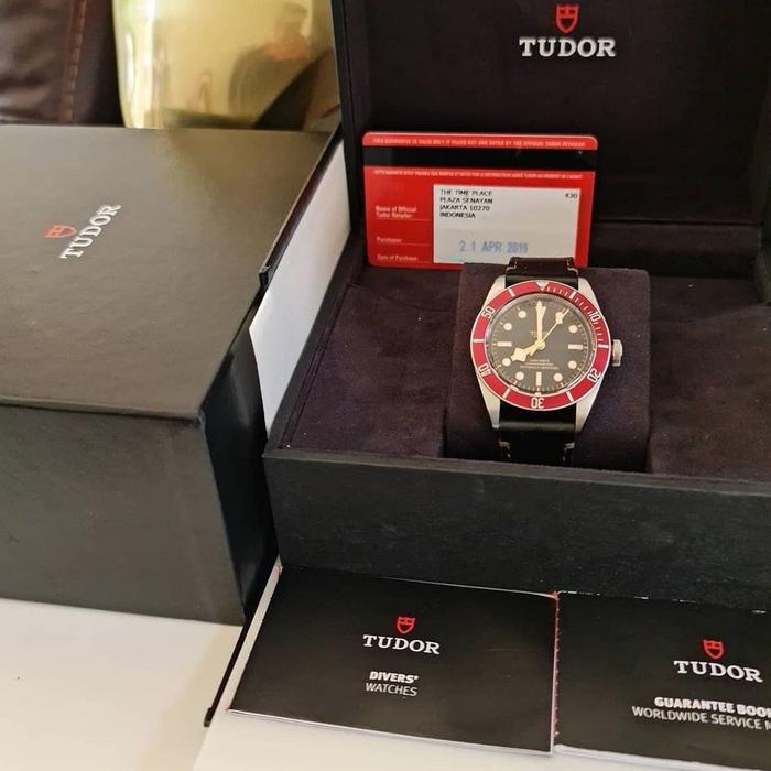 tudor blackbay red 41mm inhouse 2019 jam pria