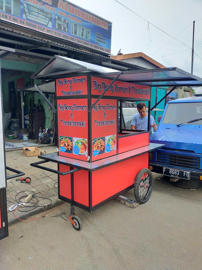 gerobak dorong jualan mie ramen
