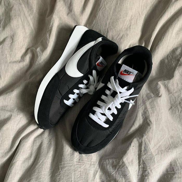 nike tailwind 79