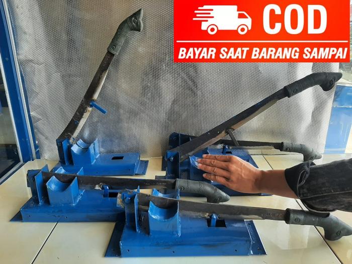 Paket Sepatu dan Alat Pembelah Pinang