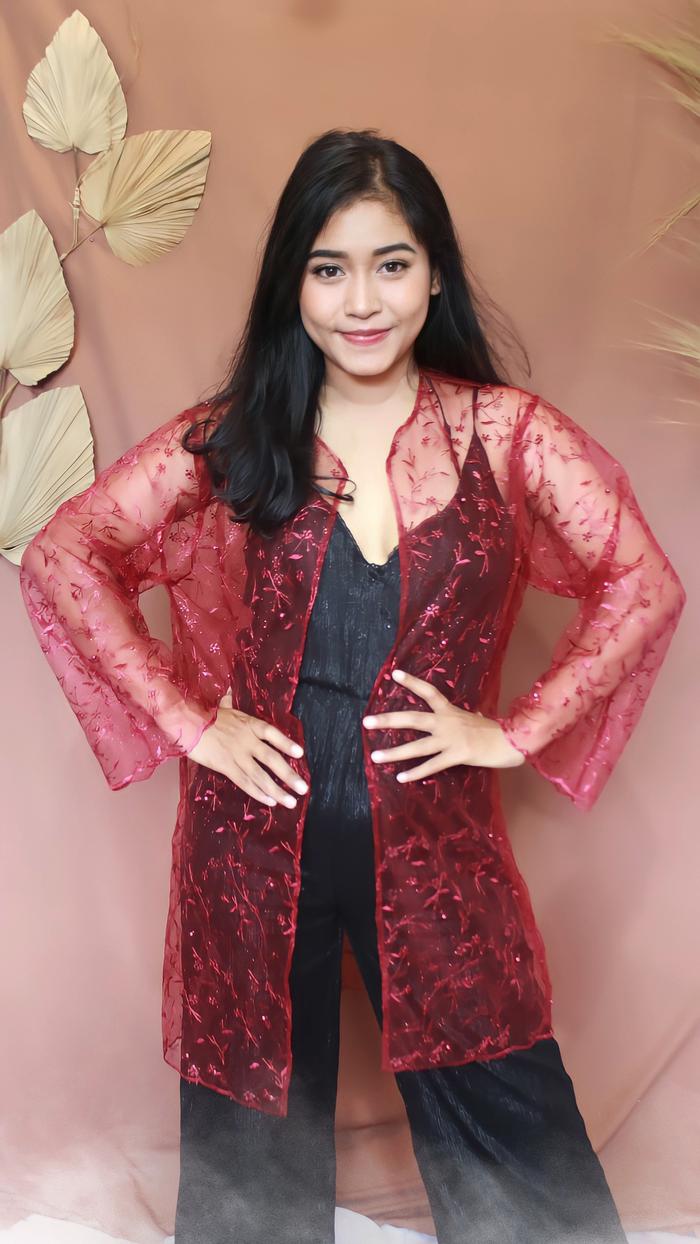 Delia outer tile akar mutiara