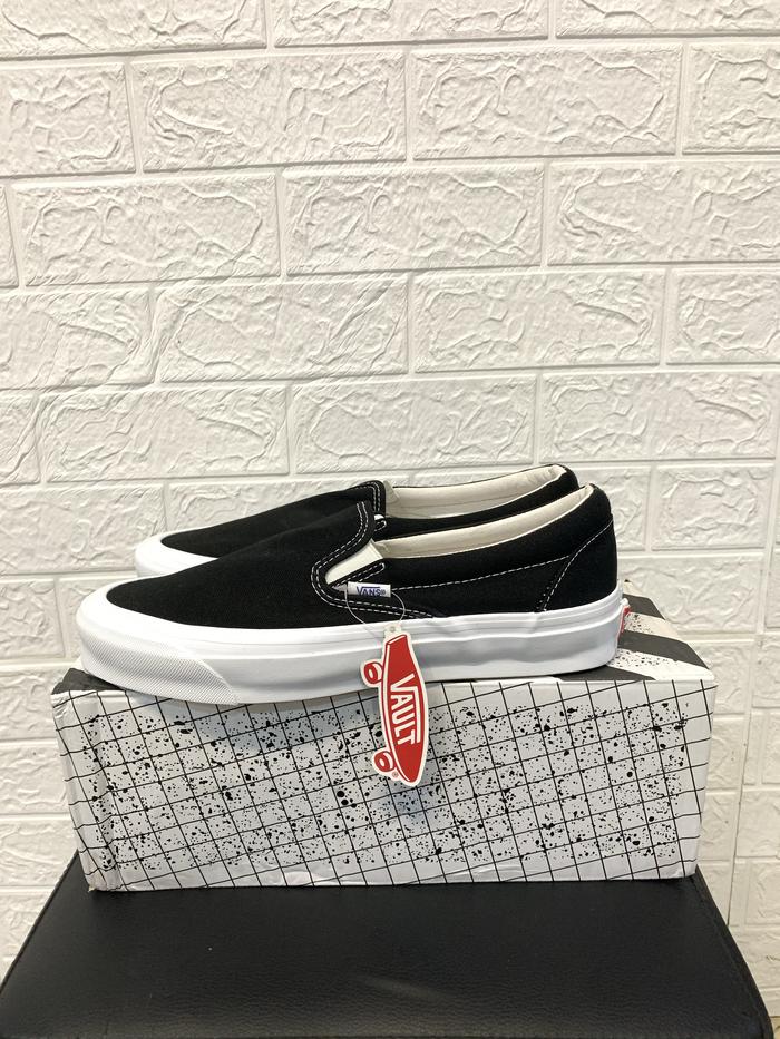 vans vault og slip on black white