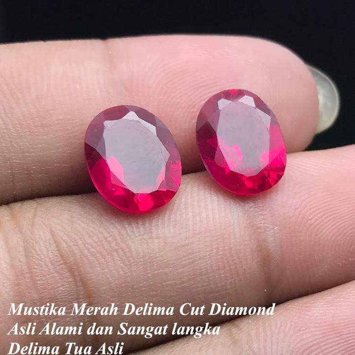 Batu Merah Delima Asli Bentuk Berlian Sepasang Langka