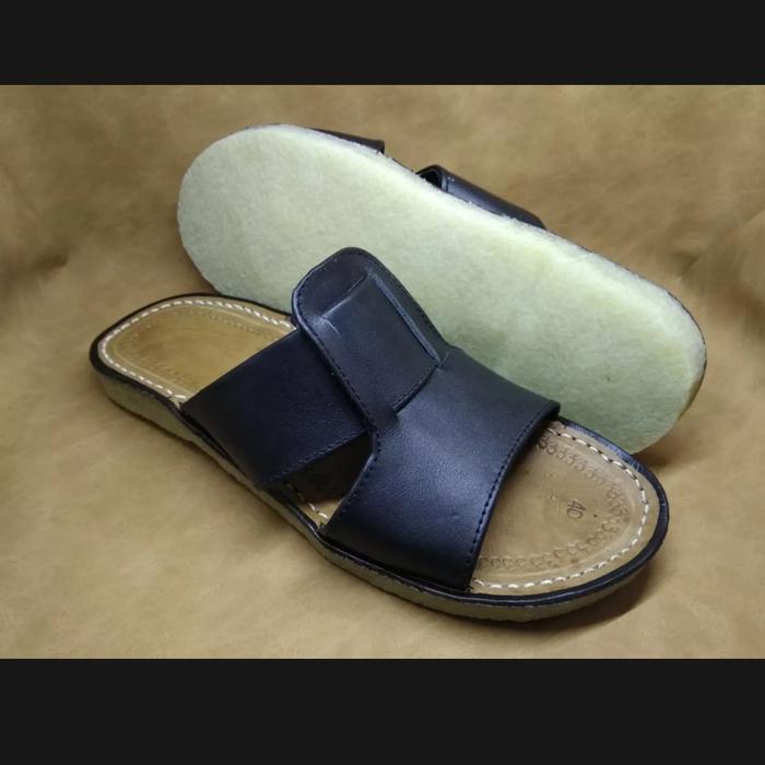 Sandal kulit asli Tarumpah pria motif bemo