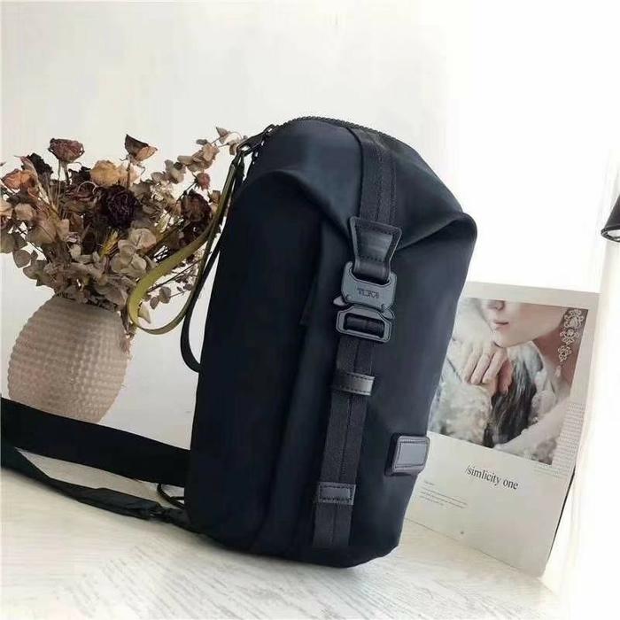 TAS TUMI SELEMPANG BOZEMAN / TAS TUMI SLINGBAG BOZEMIAN