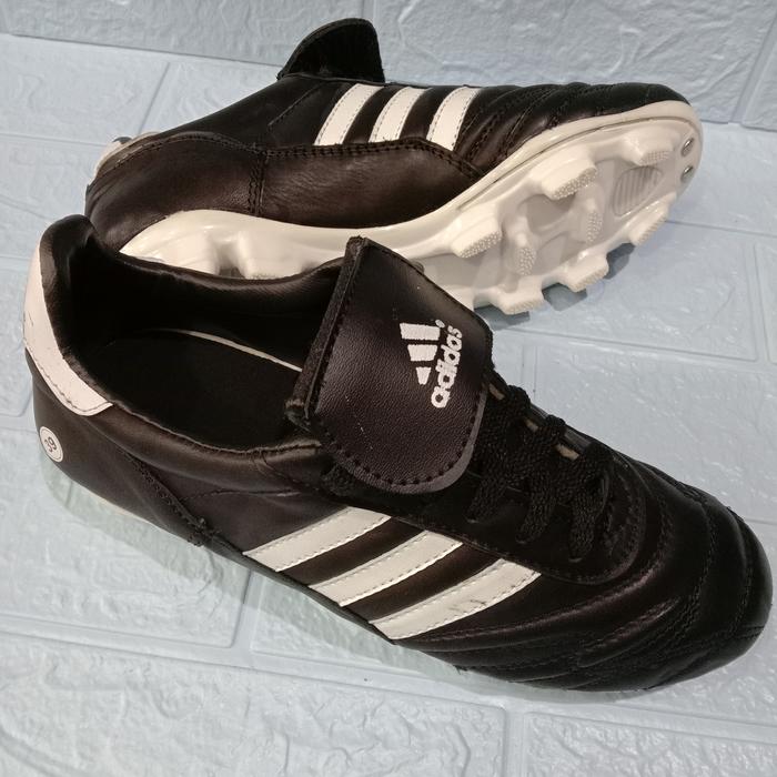 sepatu bola adidas asli kulit