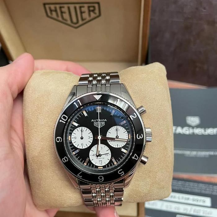 tag heuer autavia heuer 02 chrono black dial
