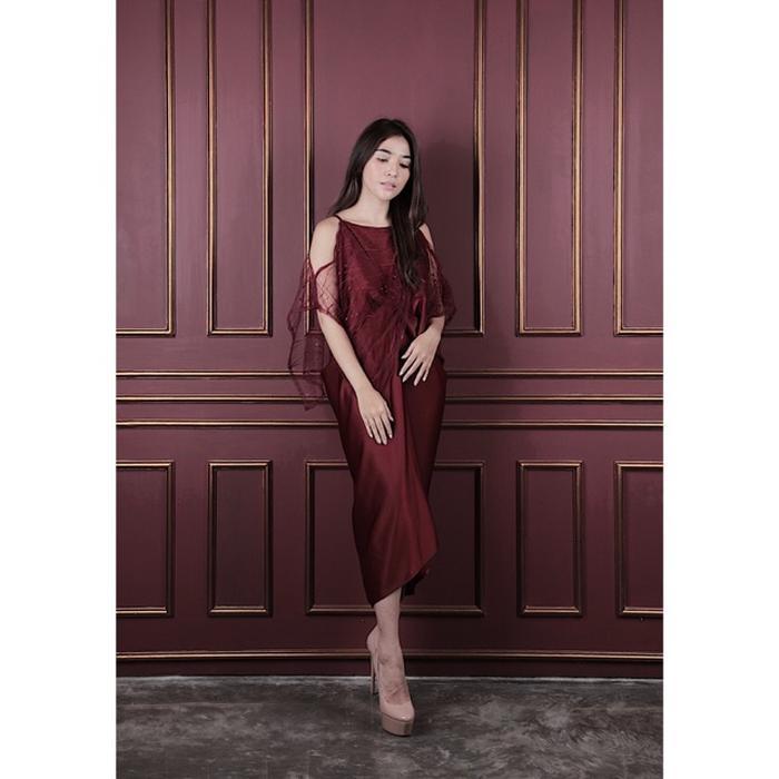 Amr the label / maagaly tile / maroon