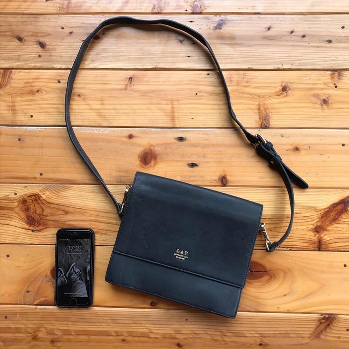 LOS ANGELES PROJECT AUTHENTIC SLING BAG BLACK