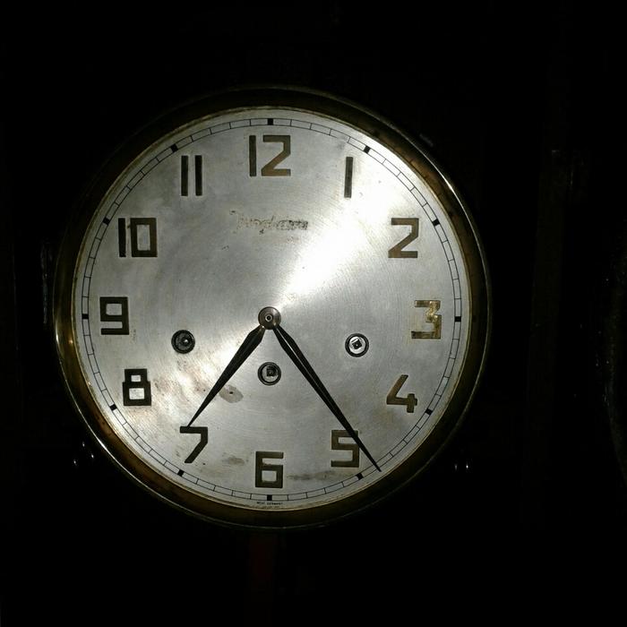 jam junghans lubang 3