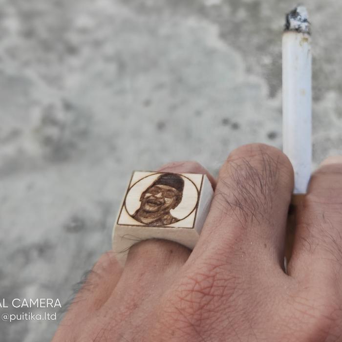 Cincin kayu grafir potret Gus Dur - cincin grafir karakter tokoh