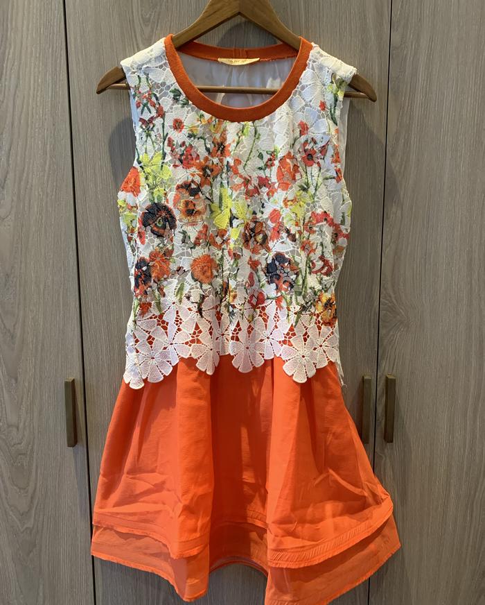 Preloved mini dress wanita orange brukat bunga merk Moscato BWK005