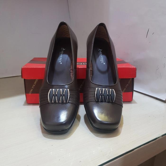 Sepatu Pantovel Kulit Wanita Yenifree DM 132 Coffee