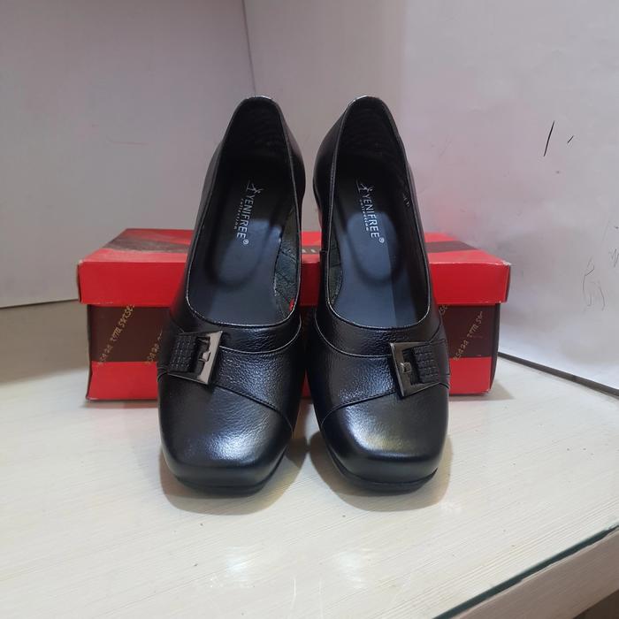 Sepatu Pantovel Kulit Wanita Yenifree DM 136 Black