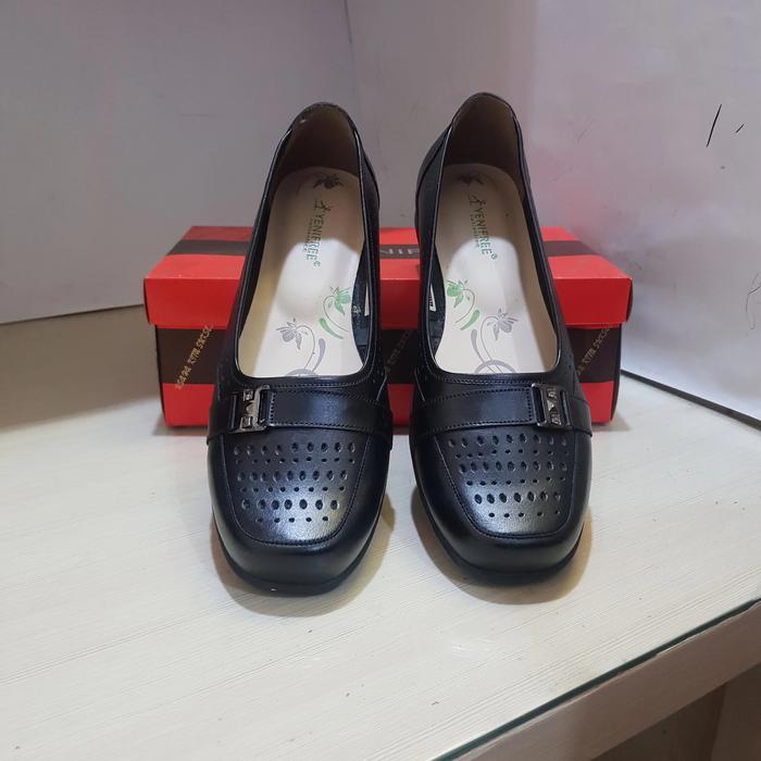 Sepatu Pantovel Kulit Wanita Yenifree MR 219 Black