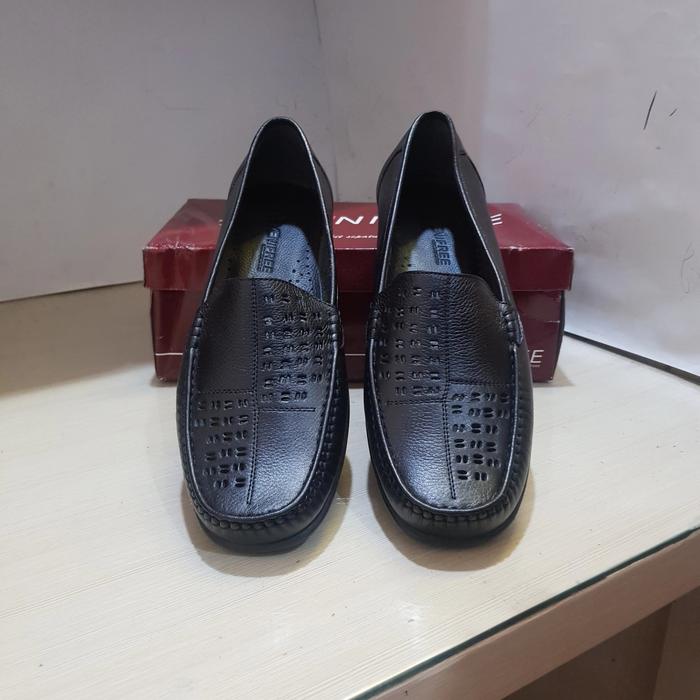 Sepatu Casual Kulit Wanita Yenifree M007 Black