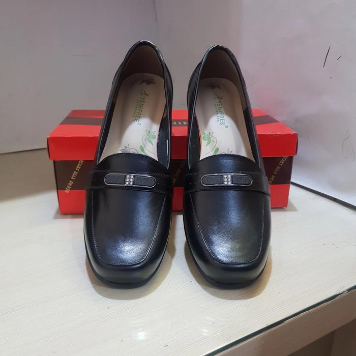 Sepatu Pantovel Kulit Wanita Yenifree MR 215 Black