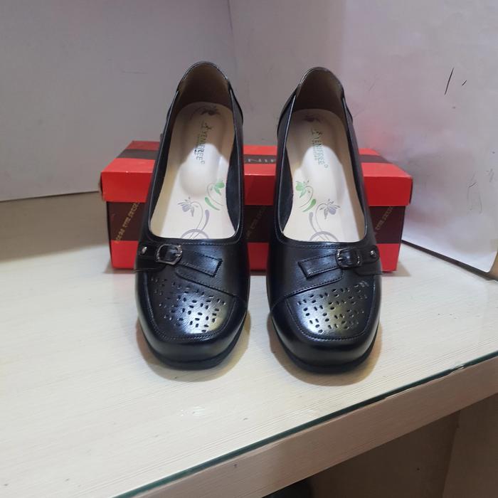 Sepatu Pantovel Kulit Wanita Yenifree MR 201 Black