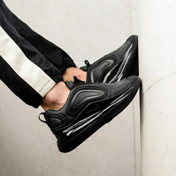 Nike Airmax 720 All Black Original BNIB RESMI NIKE
