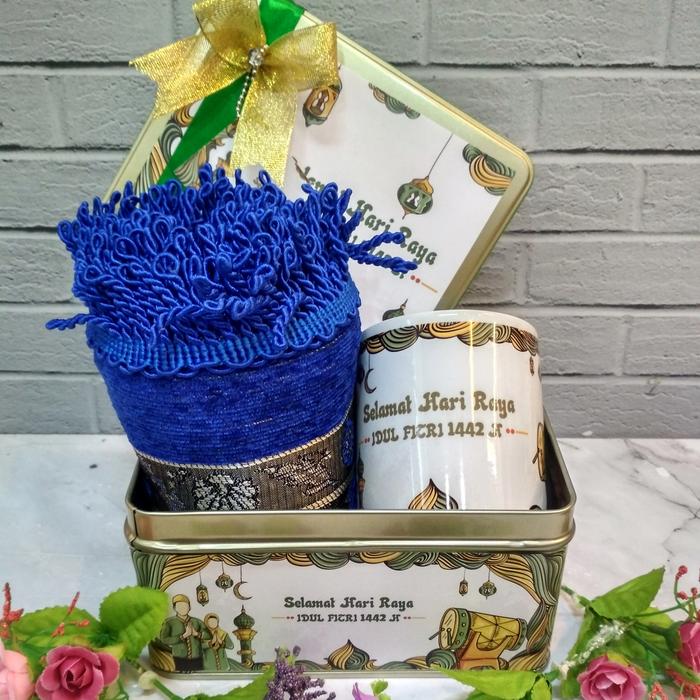 hampers lebaran sajadah.mug/ hampers lebaran murah custom/souvenir pengajian mug sajadah kaleng