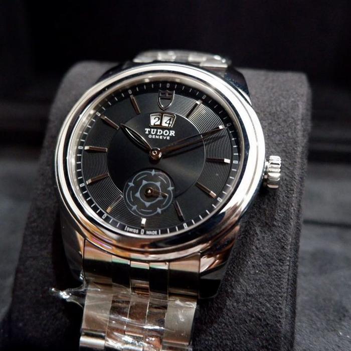 tudor glamour double date jam pria