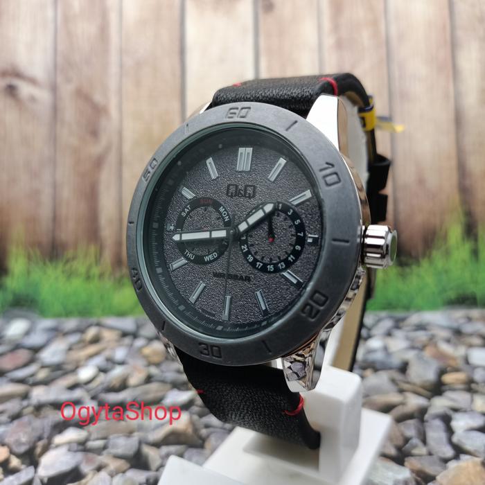 Jam Tangan Pria Q&Q QQ Analog Strap Kulit Hitam AA34J312Y Original