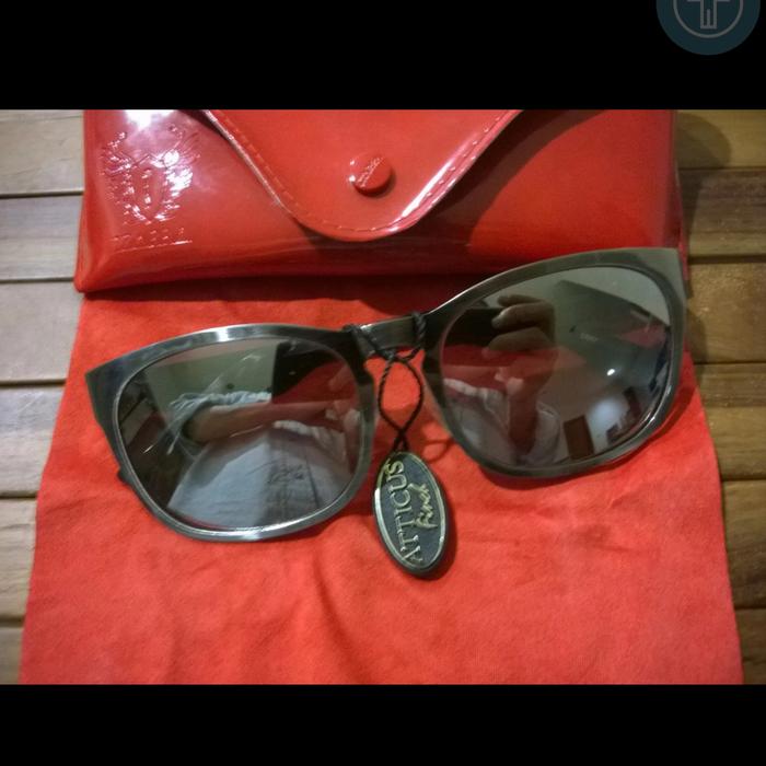 31. Kacamata Sunglasses Pria Wanita: Atticus
