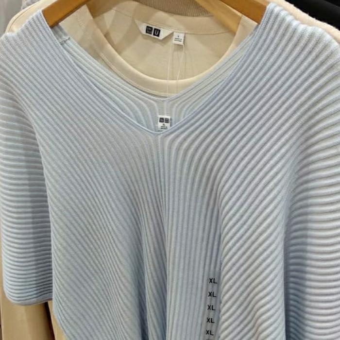 uniqlo sweater woman 3d katun pleated v neck / uniqlo / 3d sweater