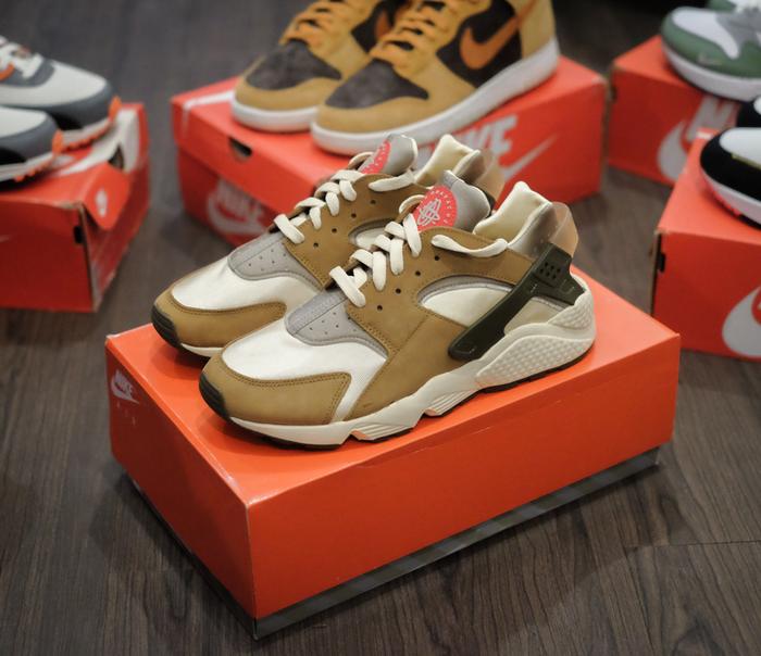 Nike Air Huarache SE x Stussy Desert Oak | kids size ,women,men