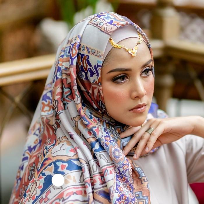 Jilbab Motif Segi Empat seri Sophia Brown Turki Signature by Deenay
