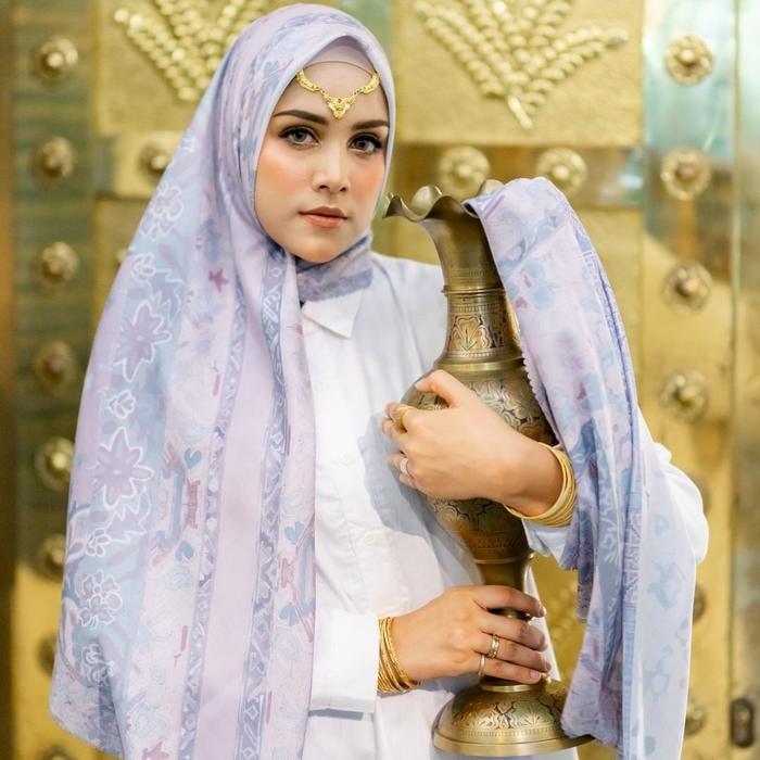 Jilbab Motif Segi Empat seri Sophia Ice Blue Turki Signature by Deenay