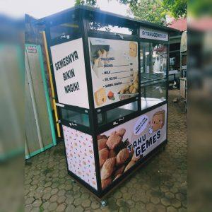 Gerobak Aluminium Hitam pesanan untuk martabak roda motor besar