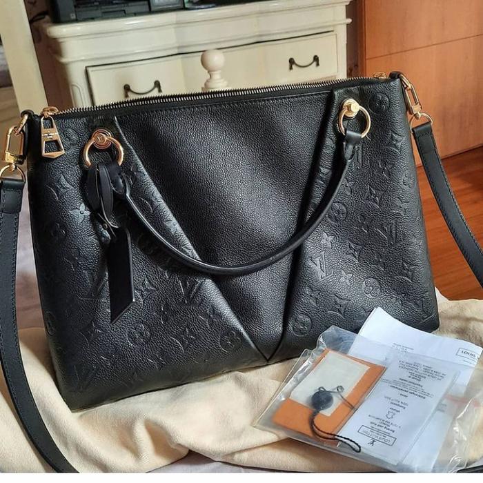 Jual Tas Louis Vuitton LV V Tote mm