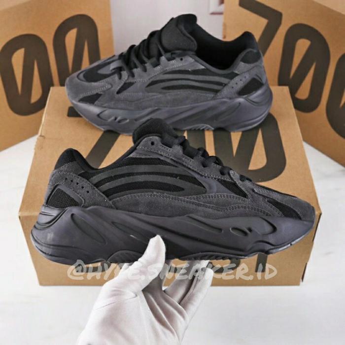 Adidas Yeezy Boost 700 V2 Vanta