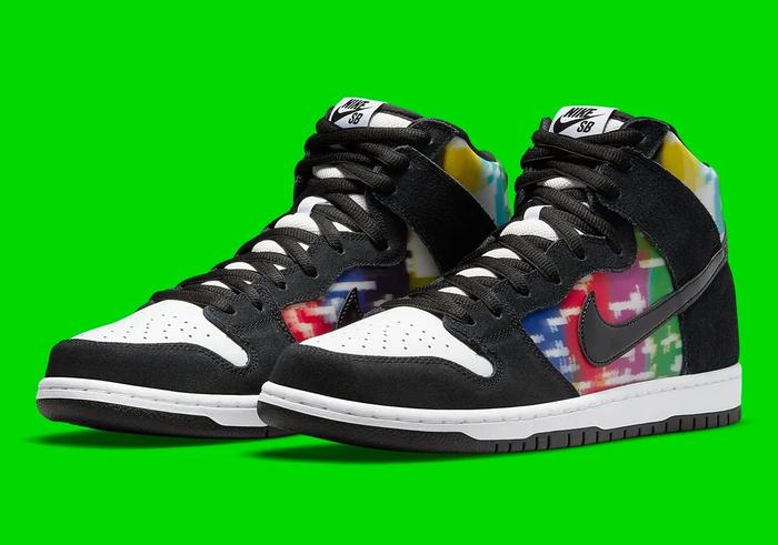 Nike Dunk High "TV Signal"