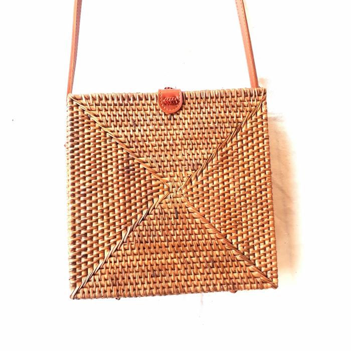 tas rotan kotak cantik / tas selempang wanita / tas fashion wanita