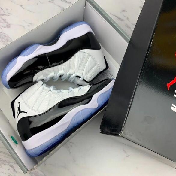 Air Jordan 11 Concord
