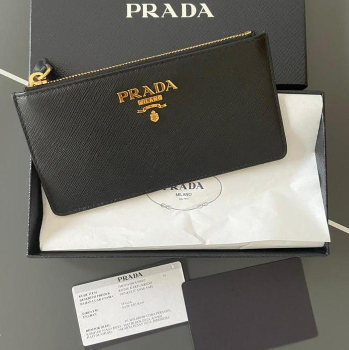 prada wallet