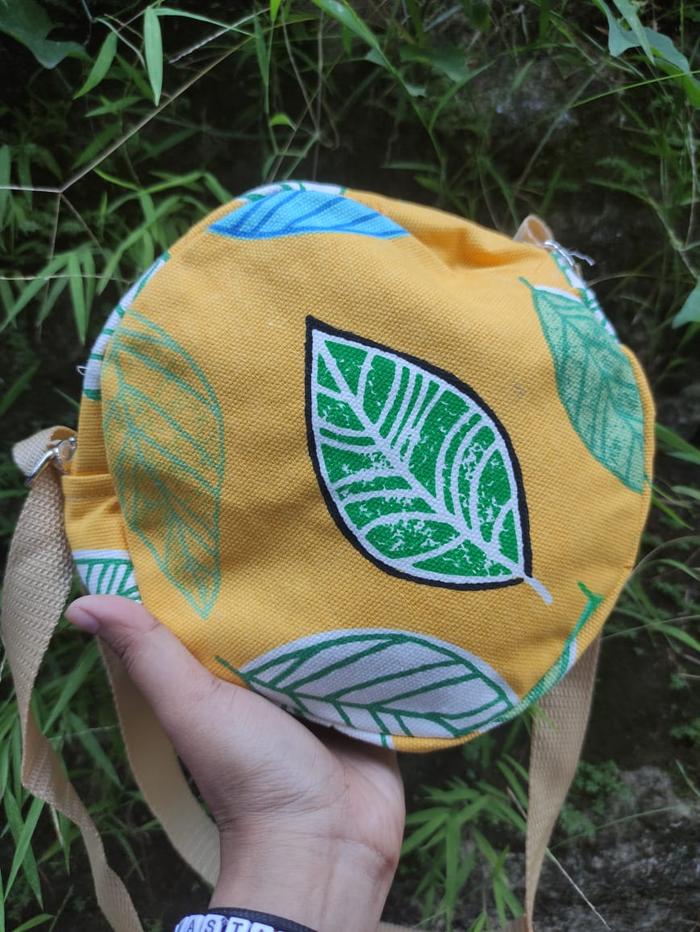 Tas bulat vintage kanvas motif unik TAS SELEMPANG MALIOBORO JOGJA