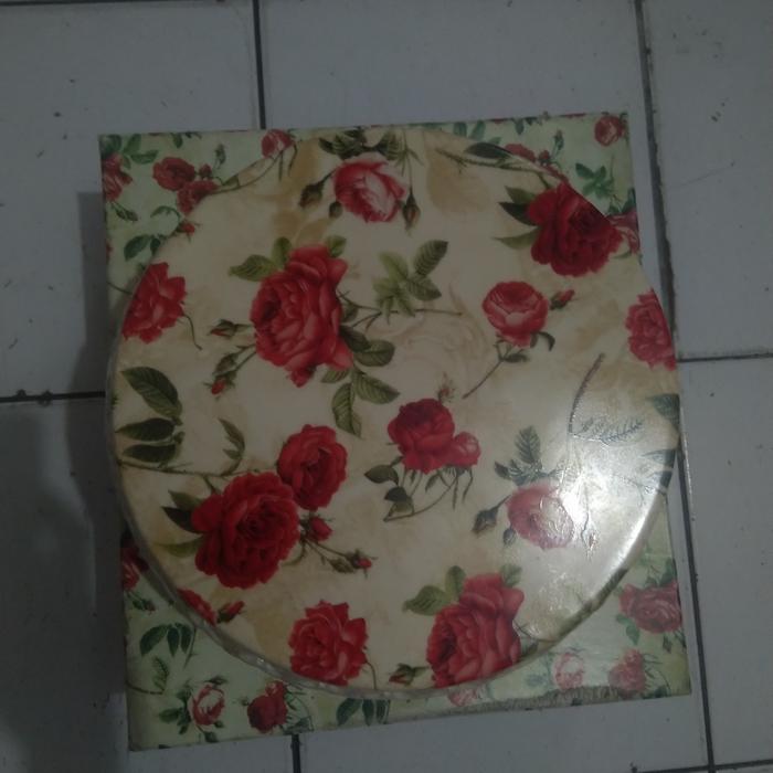 piring saji buat kue, bulat datar, ada kaki